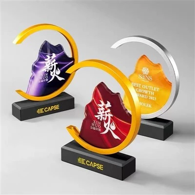 Troféu-em forma de C